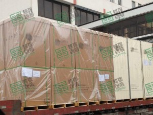 重型美卡纸木箱包装是我们为高要求物品定制的专业包装选择。结合美卡纸和坚固木材，提供卓越的强度和耐用性。这一设计旨在确保重型物品在运输中安全无损，为客户提供可靠的包装解决方案。